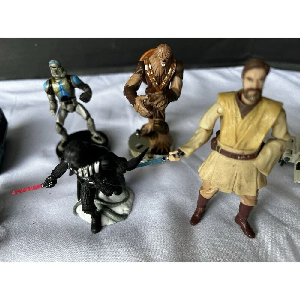 star wars lot- 2 Hot Wheels Ships,2 Attacktix Figures, And 3 Action Figures!